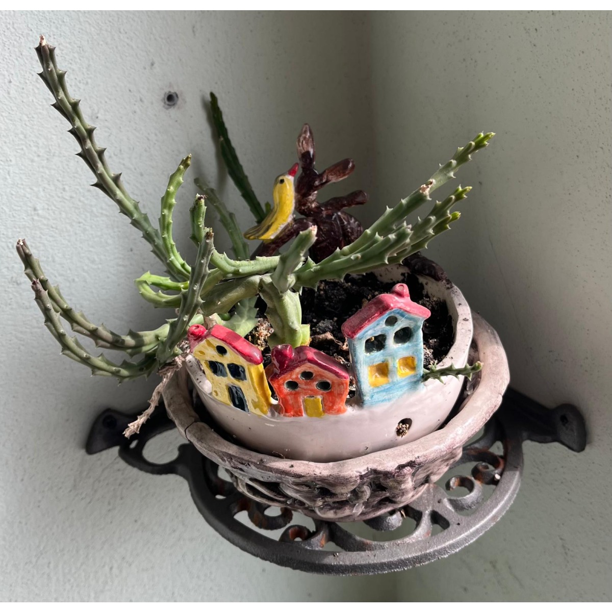 RAF KÖŞE    ANTİK TARZDA  DÖKME DEMİR  MAT SİYAH